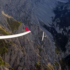 Flugwegposition um 13:25:32: Aufgenommen in der Nähe von Gemeinde Turnau, Österreich in 2588 Meter